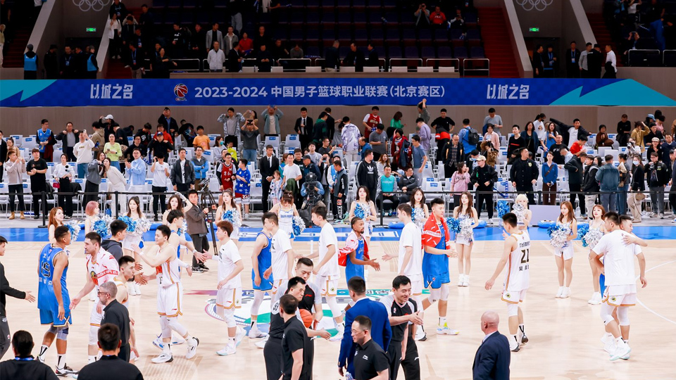 北京总男篮出征新赛季，首场“开门红”